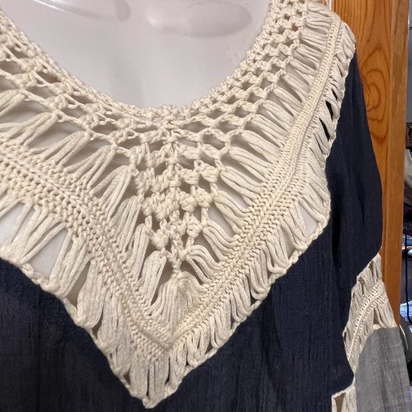 Cute macrame style top blue and white - Picture 3 of 4